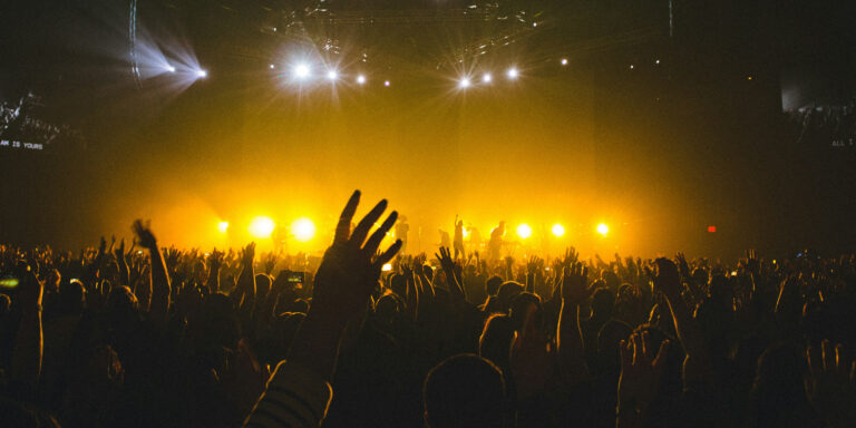 Conciertos, Portada - Team Turismo